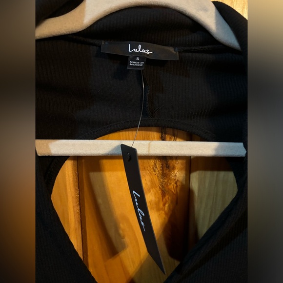 NWT Lulus Women’s Black V-Neck Long Sleeve Bodysuit with Cutout in Back - Picture 2 of 6